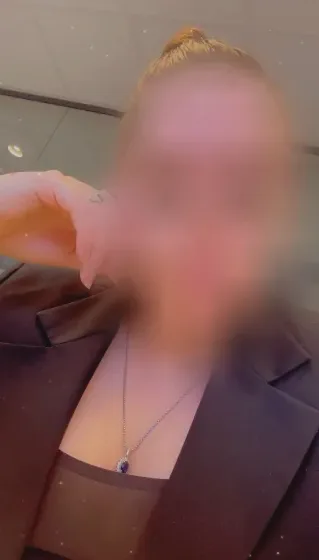 Amina, 32