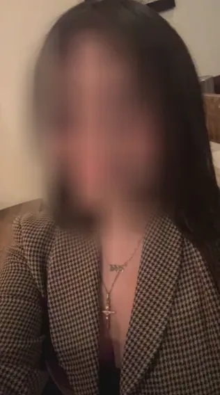 Anouk, 29