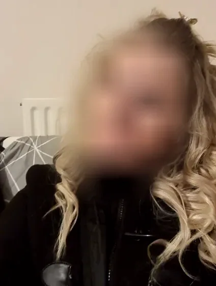 Evi, 36