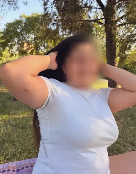 Isabel, 23
