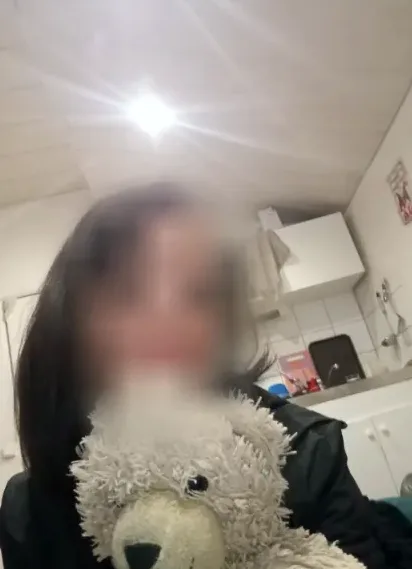 Isabel, 37