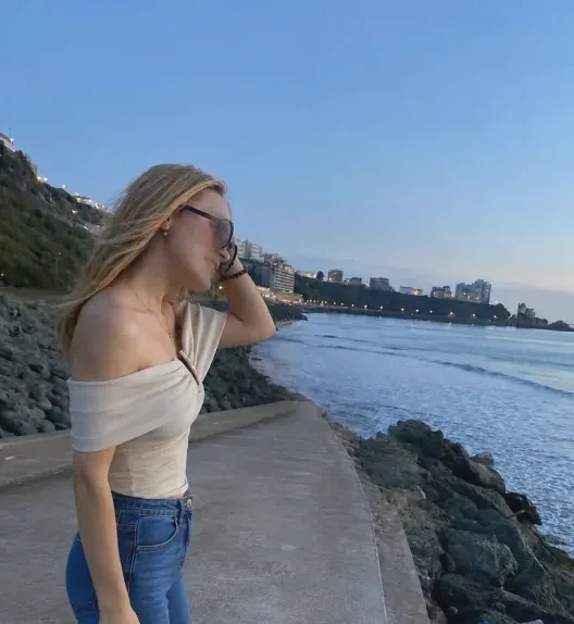 Isabella, 19