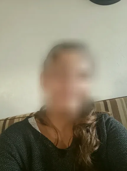 Lois, 25
