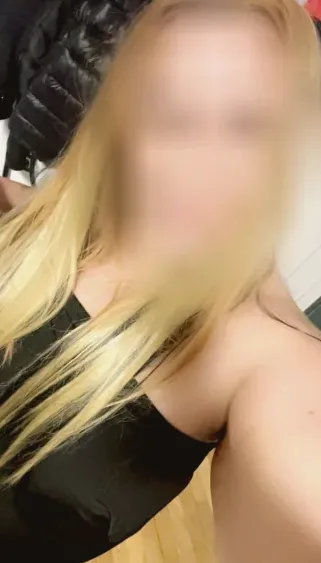 Nathalie, 34