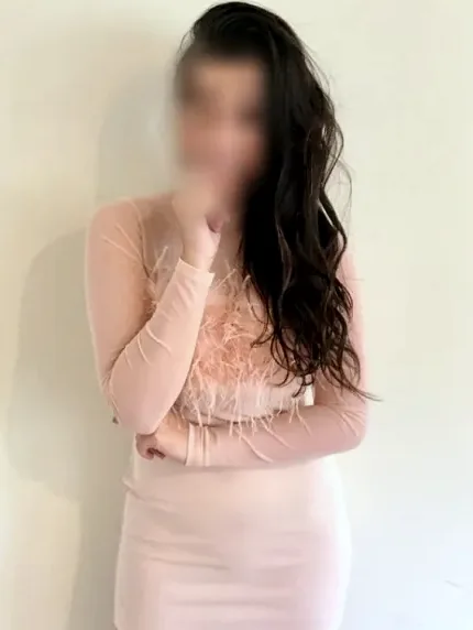 Nikki, 28