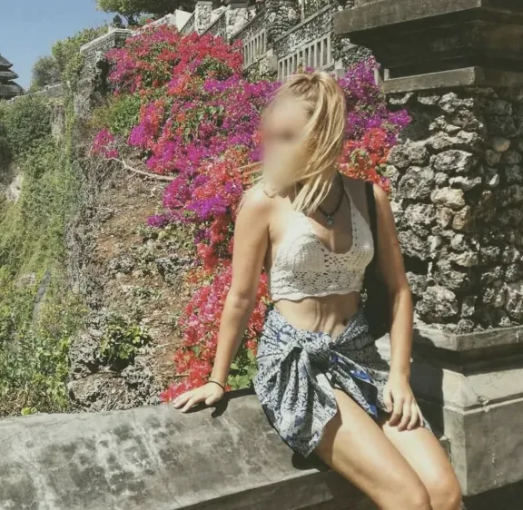 Olivia, 20