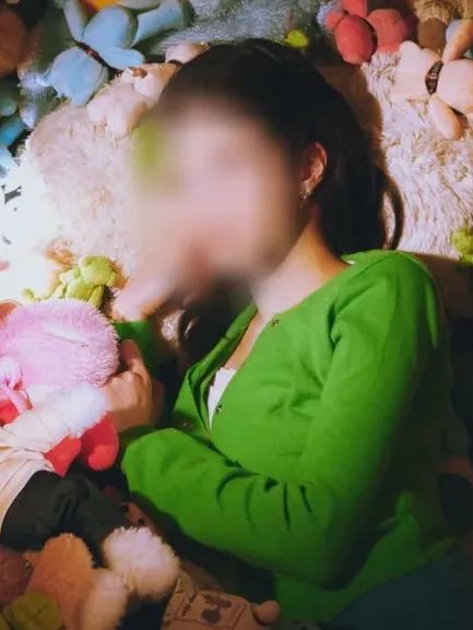 Zeynep, 21